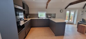 Luxury Apartment, Ensuite (Quiet Retreat) | Private kitchen | Coffee/tea maker, electric kettle - Eastfield Lodge  (Leyburn)