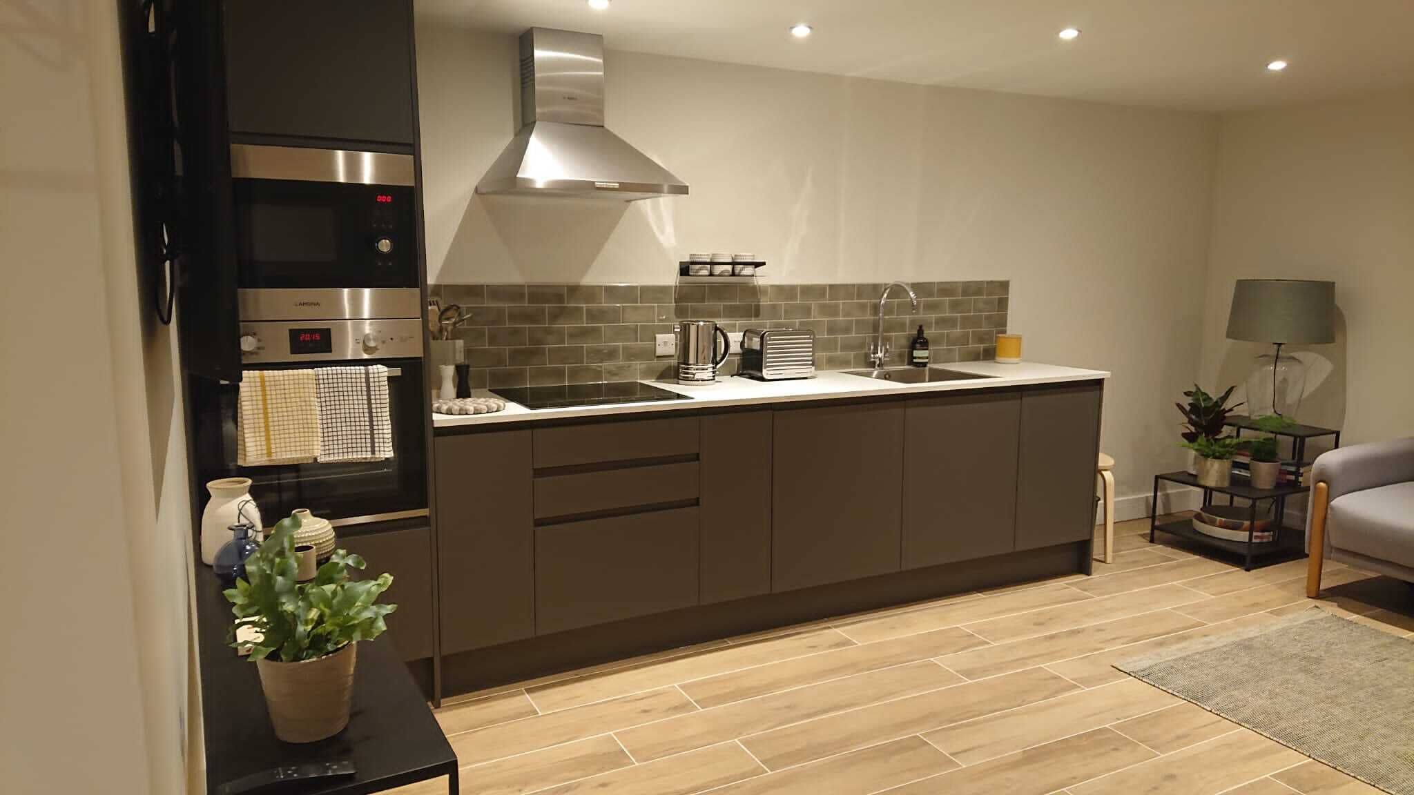 Apartamento superior, baño privado (The Holt) | Cocina privada | Cafetera o tetera y hervidor eléctrico