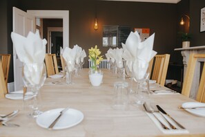 Exklusivt hus - eget badrum (8 Bedroom) | Restaurang