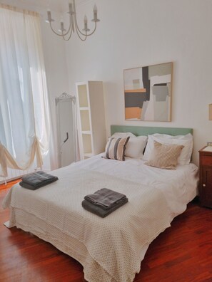 2 makuuhuonetta, silitysrauta/-lauta, ilmainen Wi-Fi, vuodevaatteet