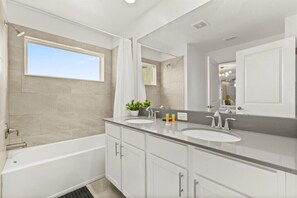 Hair dryer, towels - EV_960 - 4 Bed 3 Bath Townhome with Screened-In Private Pool, Kids Bedrooms (Davenport)