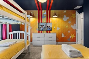 4 bedrooms, iron/ironing board, WiFi, bed sheets