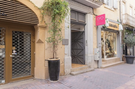 Apartment, Patio, City View | Street view