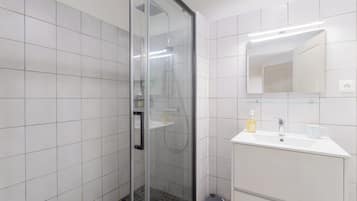 Apartment, Patio, City View | Bathroom