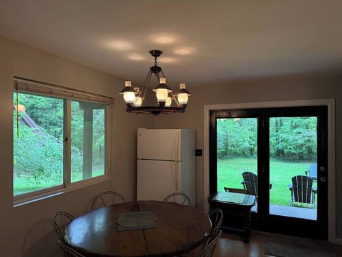 Luxury Mountain Villa- game room, hot-tub, firepit