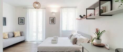 高級開放式套房, 湖景 | 遮光布/窗簾、熨斗/熨衣板、免費無線上網