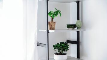 Habitación doble clásica | Cortinas blackout, tabla de planchar con plancha y wifi gratis