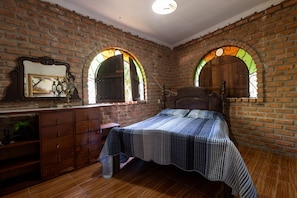 Casa, para fumadores | 8 habitaciones
