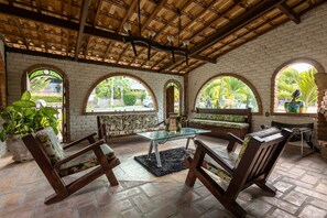 Casa, para fumadores | 8 habitaciones 
