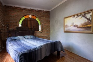 Casa, para fumadores | 8 habitaciones 