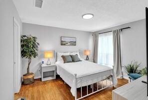 2 bedrooms, desk, iron/ironing board, free WiFi