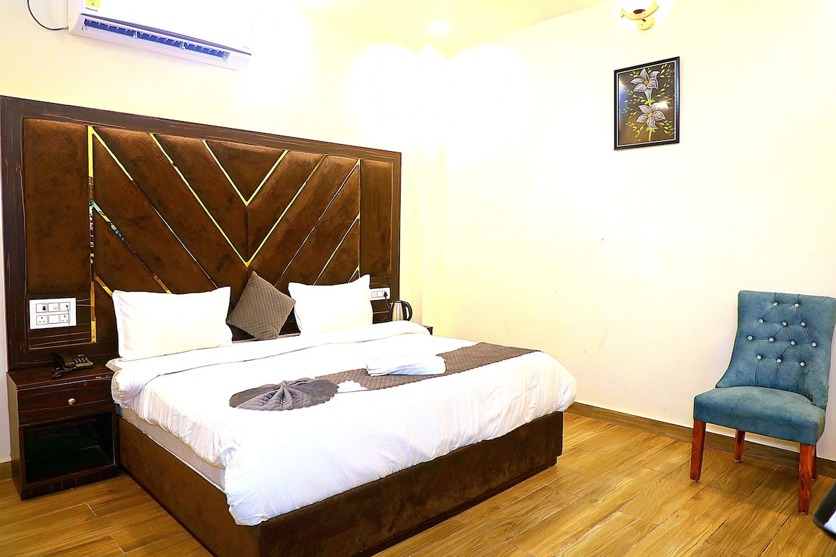Deluxe Double Room | Desk, laptop workspace, free WiFi