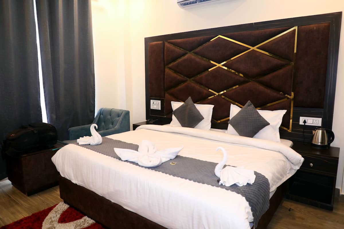 Premium Double Room, City View