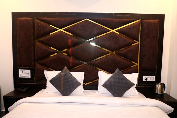 Premium Double Room, City View | Minibar, desk, laptop workspace, rollaway beds