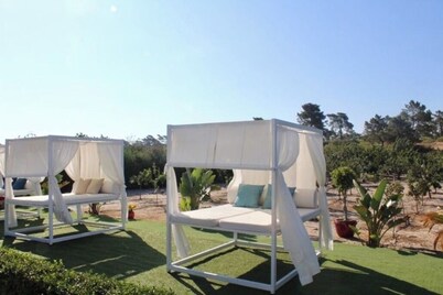 Apt in a 3* Hotel! Pool, Garden & Private Park! 5minutes to Monte Gordo Beach!