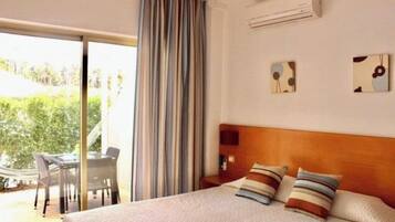 1 bedroom, in-room safe, free WiFi, bed sheets