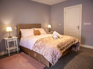 6 quartos, ferros/tábuas de passar roupa, Wi-Fi, roupa de cama