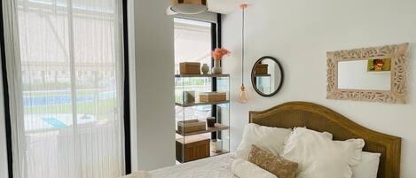 Iron/ironing board, WiFi, bed sheets