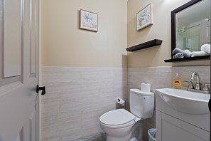 Dusche, Haartrockner, Handtücher, Seife
