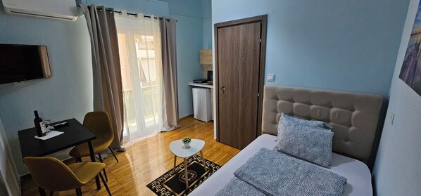 1 bedroom, iron/ironing board, internet, bed sheets