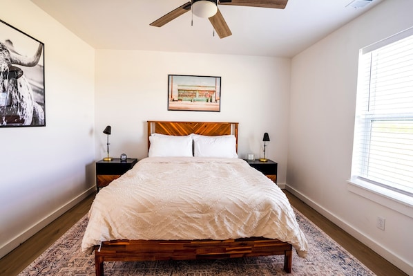 2 bedrooms, iron/ironing board, internet, bed sheets