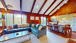 Televisión y chimenea 