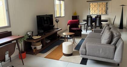DETACHED HOUSE WITH GARDEN IN QUIET, SAFE STREET CLOSE TO SHOPS