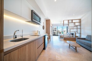 Comfort Studio, Balcony, City View | Private kitchen