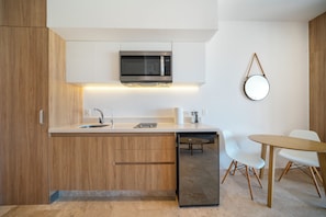 Comfort Studio, Balcony, City View | Private kitchen