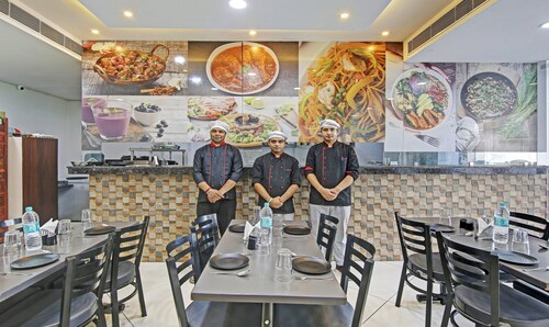 Hotel Royal Empire Near PEC-PGI-PU-Sukhna Lake-Rock Garden-Rose Garden Chandigarh