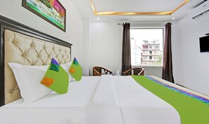 Deluxe Double Room | Laptop workspace, free WiFi