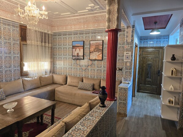 Livres, écran d’ordinateur