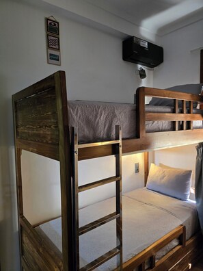 Coffres-forts dans les chambres, fer et planche à repasser