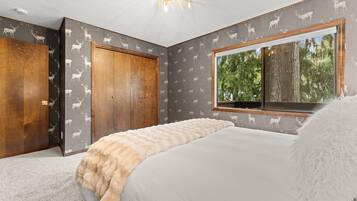 4 bedrooms, iron/ironing board, WiFi, bed sheets