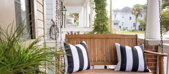 Bright Modern Coastal Retreat Near SCAD, 5-Minute Walk to Starland Yard + Food!