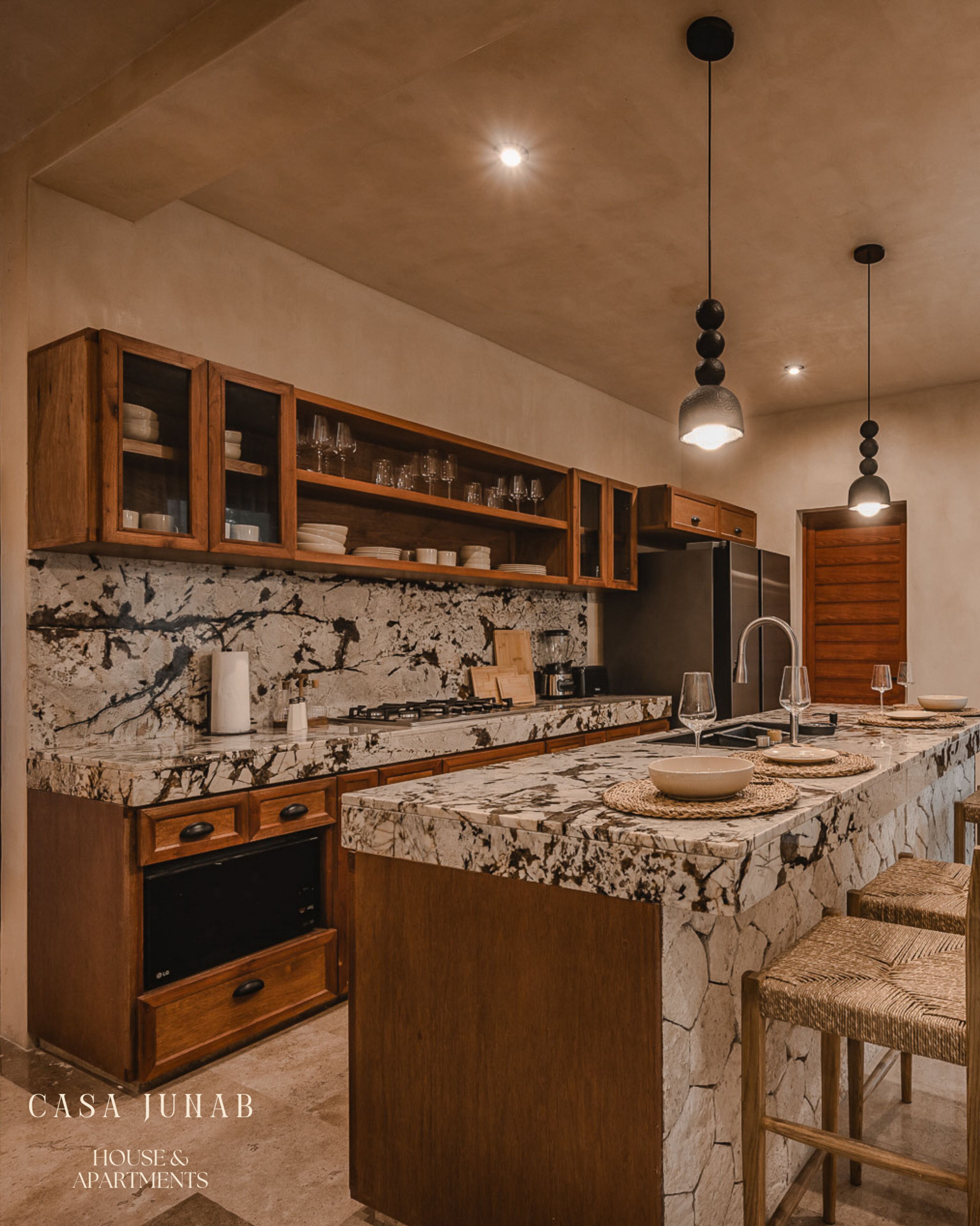 Mikroaaltouuni, liesi