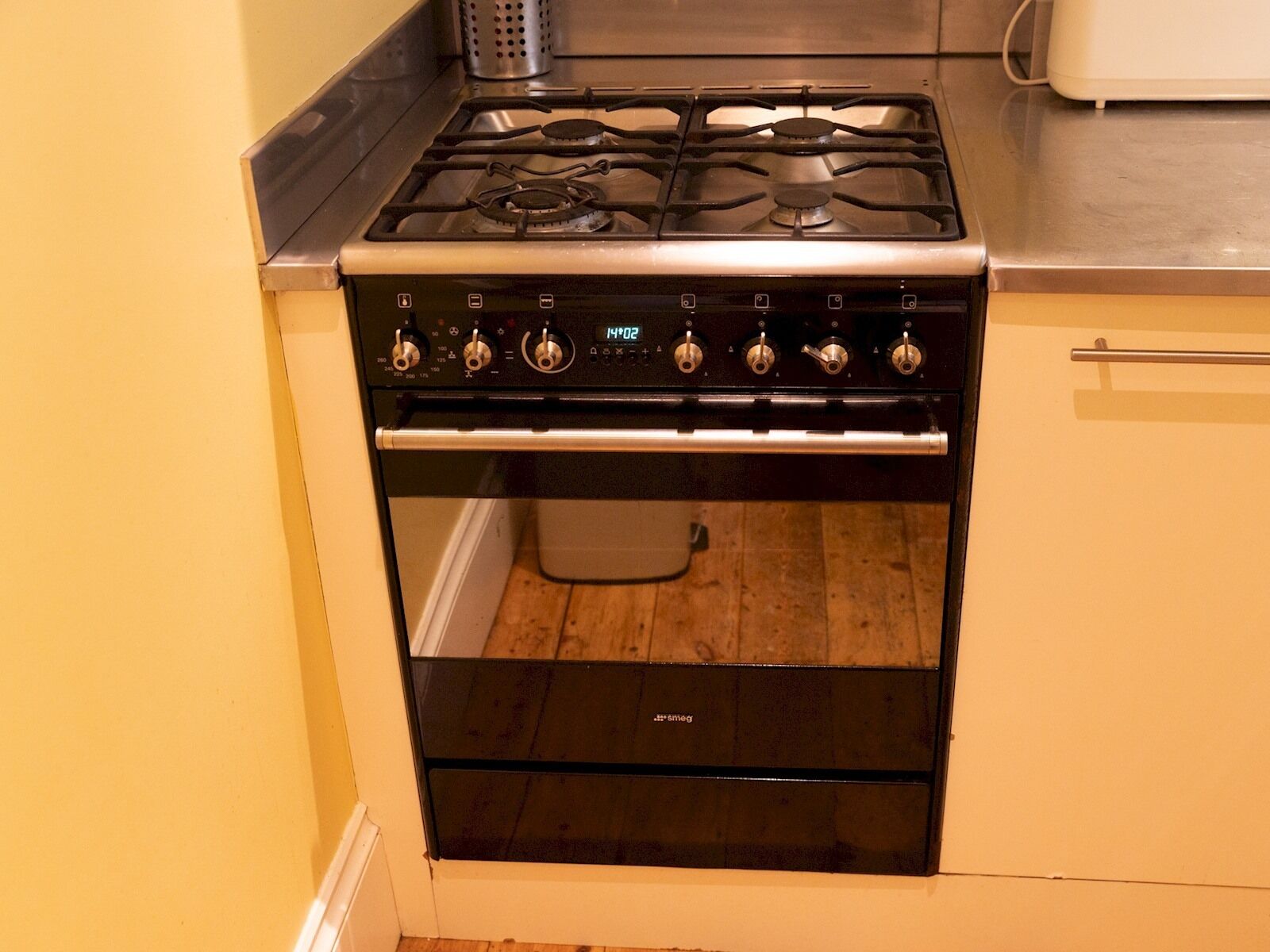 Réfrigérateur, micro-ondes, four, lave-vaisselle