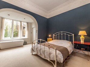 1 غرفة نوم ومكواة/لوح كي وواي فاي مجانًا وملاءات أسرّة