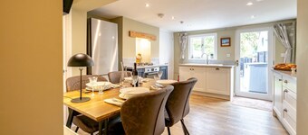 Pass the Keys | Charming 2 Bed Townhouse Short Walk To The River