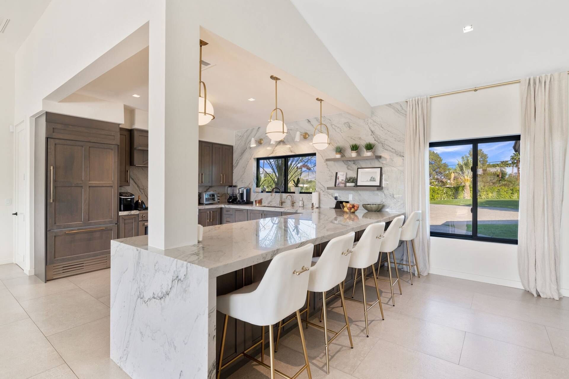 Geladeira, micro-ondas, lava-louças, cafeteira/chaleira