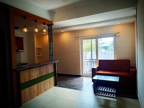 Apartment, Balcony | Living area