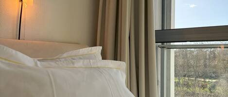 Kahden hengen comfort-huone (kaksi sänkyä), parveke, näköala puutarhaan | Ylelliset vuodevaatteet, pimennysverhot, ilmainen Wi-Fi, vuodevaatteet