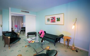 Suite, Garden View | Blackout drapes, free WiFi