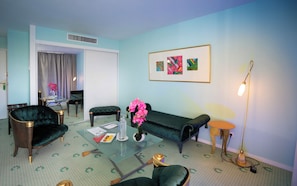 Suite, Garden View | Blackout drapes, free WiFi
