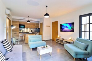 تلفزيون، ألعاب فيديو، كُتُب، ستيريو