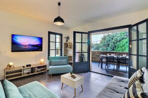 TV, video games, books, stereo - Rocca Bella – Escape by the Sea and Vineyards (Patrimonio)