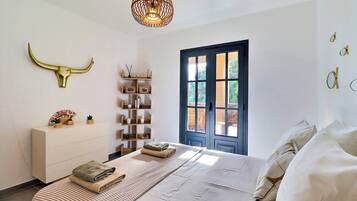 1 habitación, tabla de planchar con plancha, wifi y ropa de cama