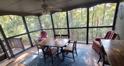 Delightful 3-bedroom house with AC in Birmingham