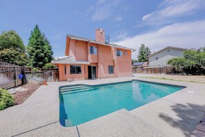 حمّام سباحة خارجي