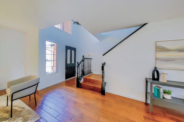 المنشأة من الداخل